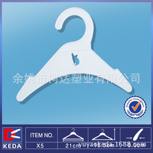 淘寶貨源:加強加厚型一次性塑料衣架 干洗店衣架 簡易衣架 低價批發(fā) 淘貨源